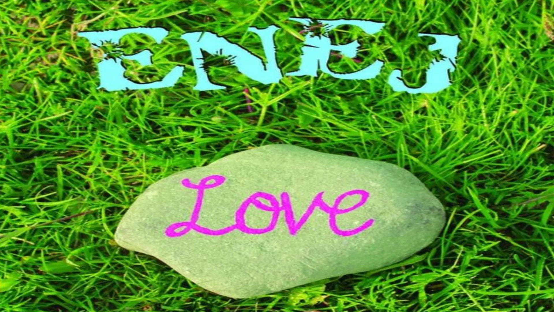 Kamień z napisem LOVE